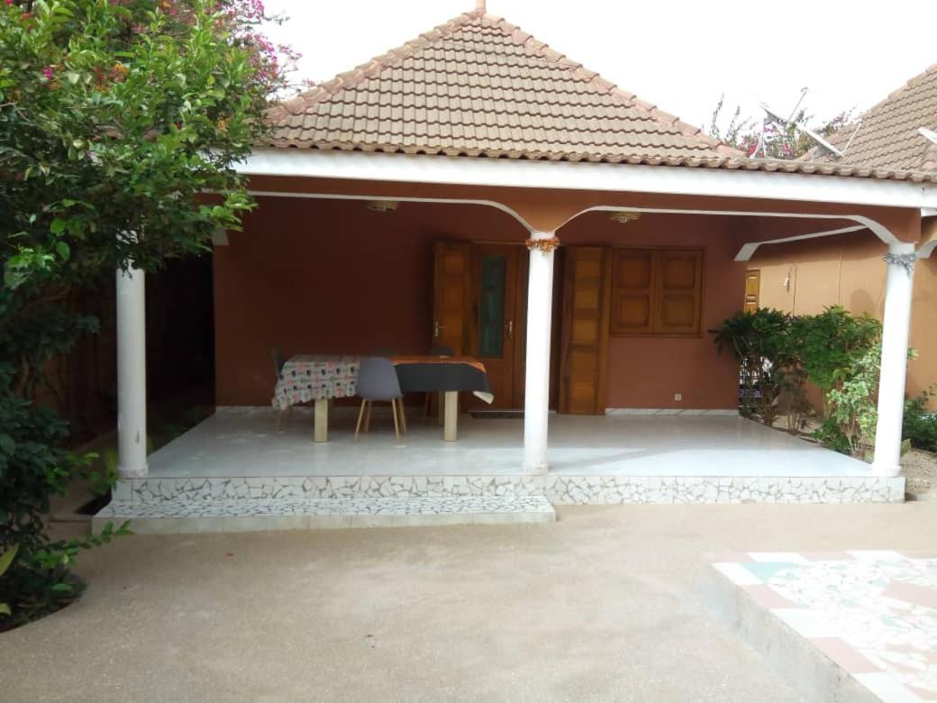 Bed and Breakfast Chez Coumba Et Daniel Saly Portudal Esterno foto