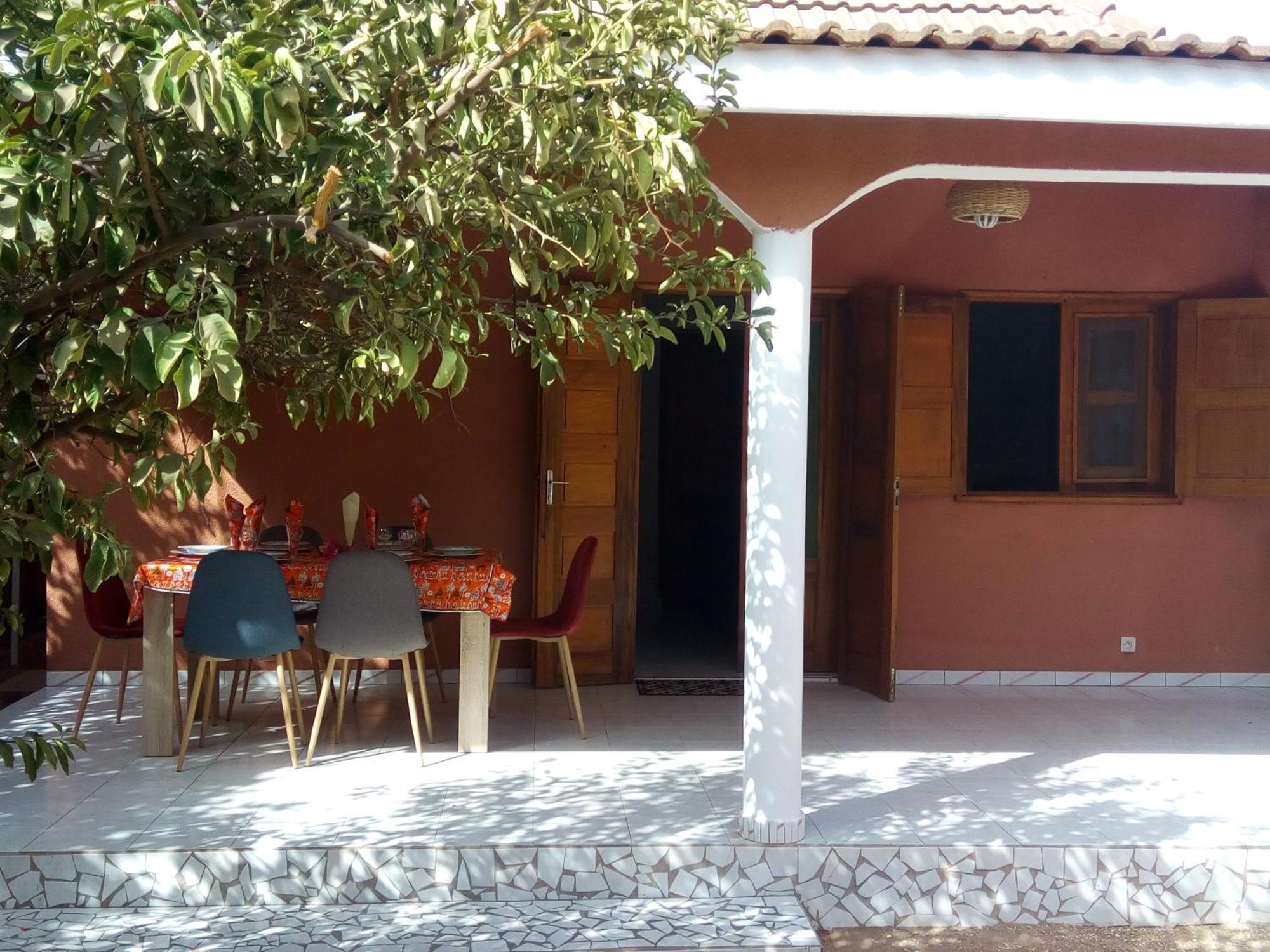 Bed and Breakfast Chez Coumba Et Daniel Saly Portudal Esterno foto